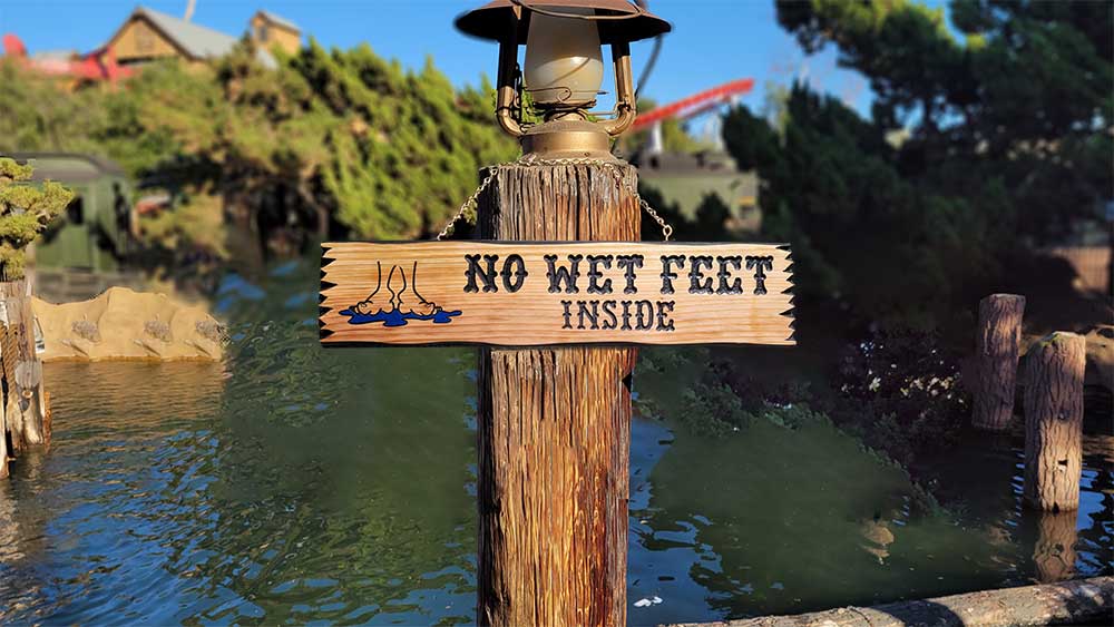 Calico Wood Signs - Wooden Welcome Porch Sign Including Wet Feet